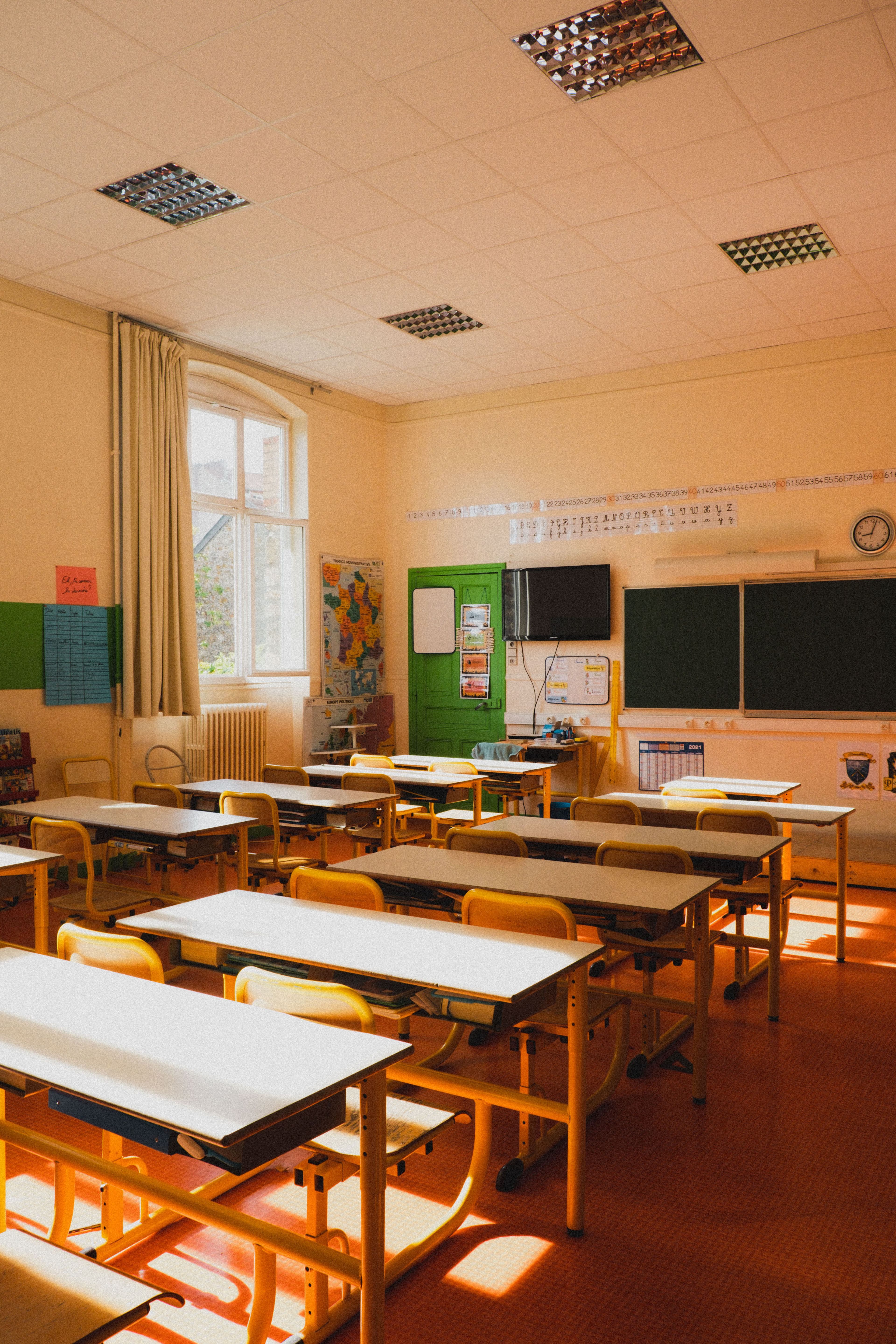 Salle de classe chaleureuse de crèche