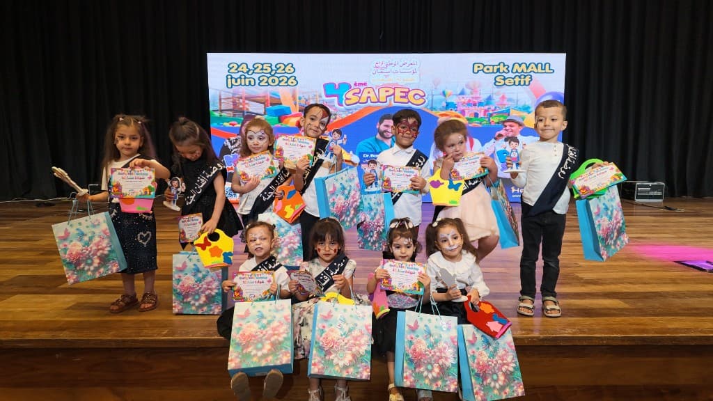 Enfants de la crèche Afnen El Jana célébrant leur participation au SAPEC à Sétif